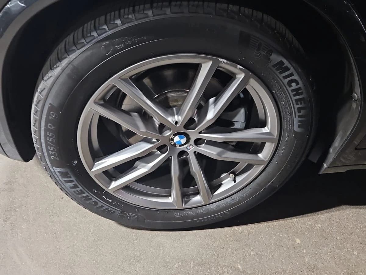 2021 BMW X4 xDrive30i — photo 2