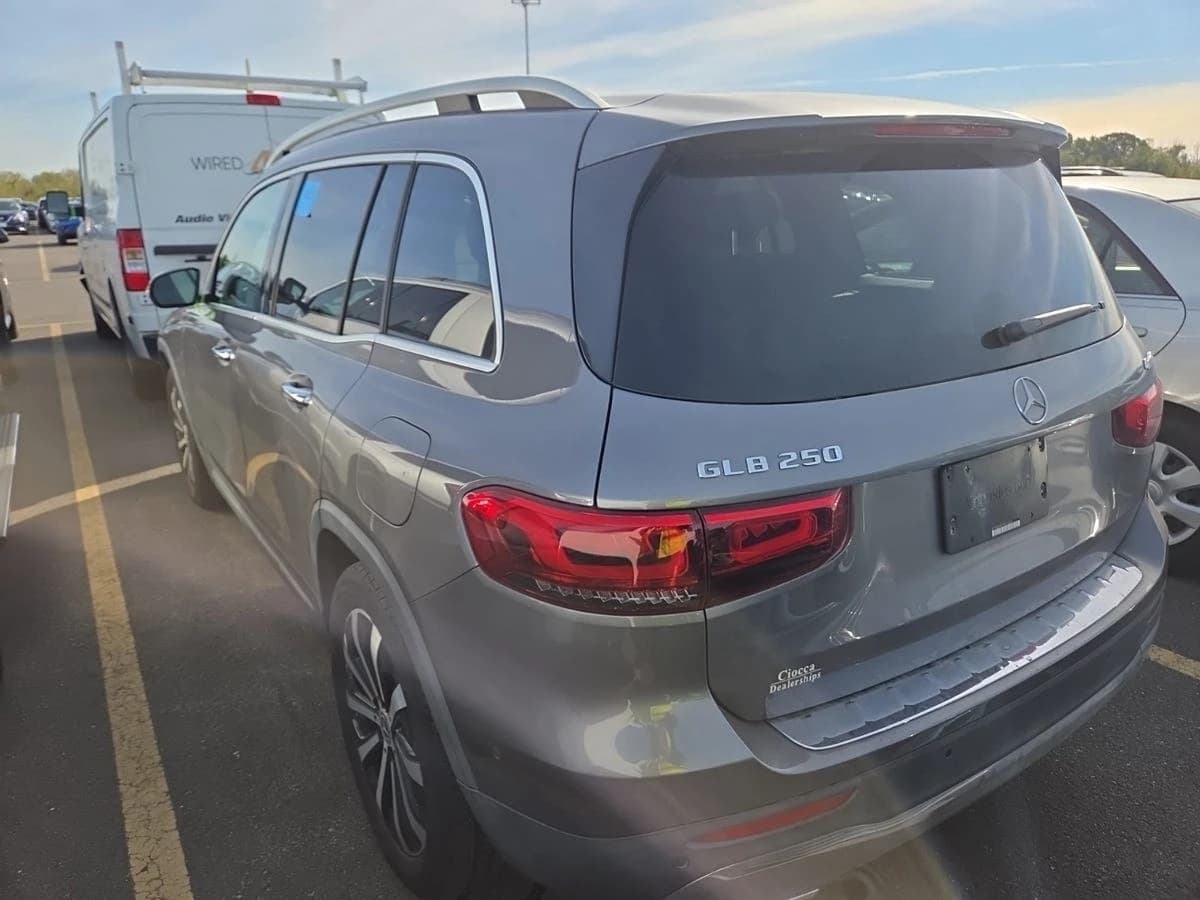 2021 Mercedes-Benz GLB 250 Glb 250 4matic — photo 3