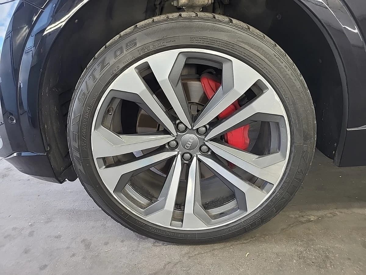 2019 Audi Q8 Premium Plus — photo 2